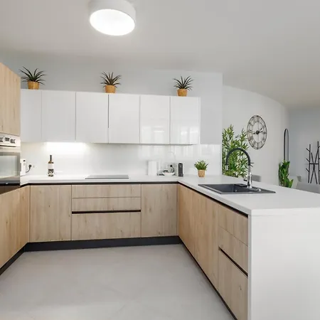 דירה Family-friendly With Swimming Pool - 27270